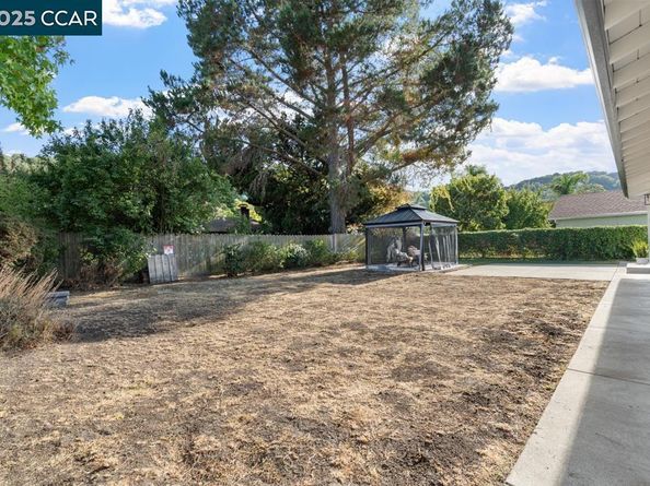 2358 Wright Ave, Pinole CA 94564