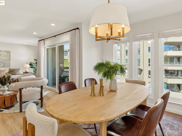 5335 Broadway Ter 301, Oakland CA 94618