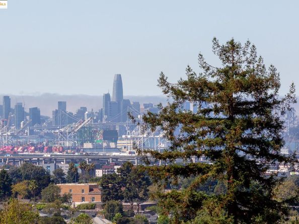 5335 Broadway Ter 301, Oakland CA 94618