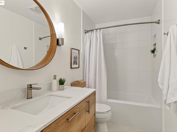 5335 Broadway Ter 301, Oakland CA 94618