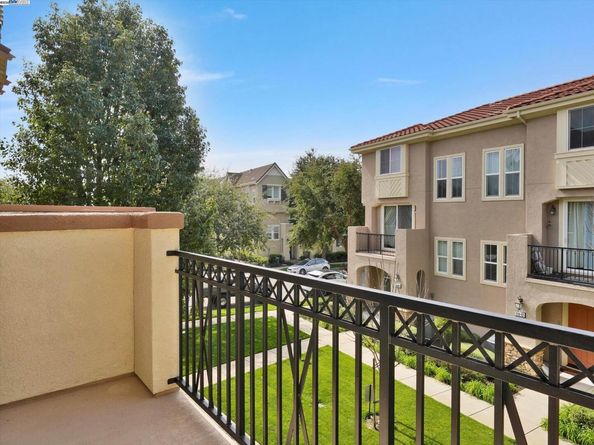 152 Heligan Ln 3, Livermore CA 94551