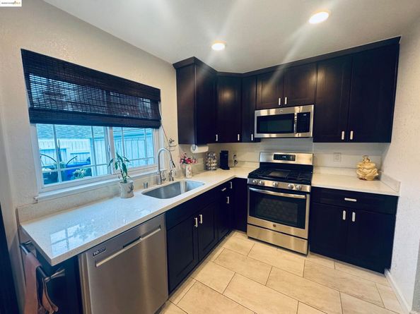 38521 Royal Ann Cmn, Fremont CA 94536