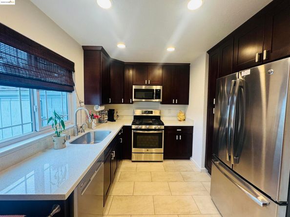38521 Royal Ann Cmn, Fremont CA 94536