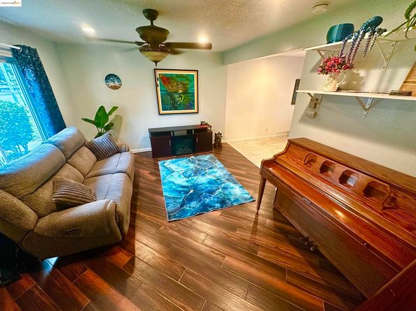 38521 Royal Ann Cmn, Fremont CA 94536