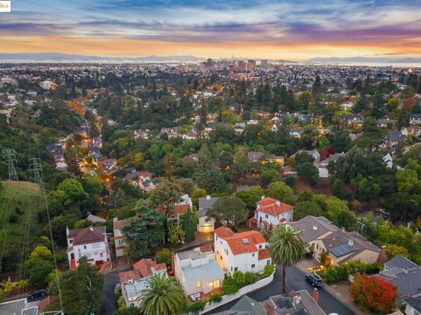 906 Glendome Cir, Oakland CA 94602