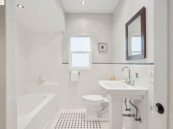 906 Glendome Cir, Oakland CA 94602