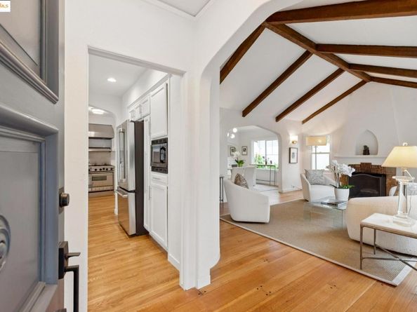 906 Glendome Cir, Oakland CA 94602