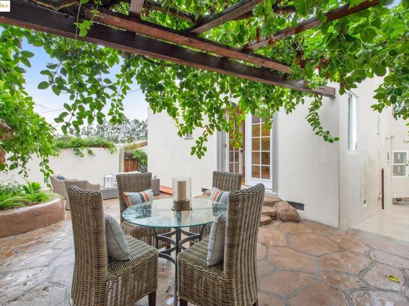 906 Glendome Cir, Oakland CA 94602