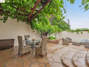 906 Glendome Cir, Oakland CA 94602