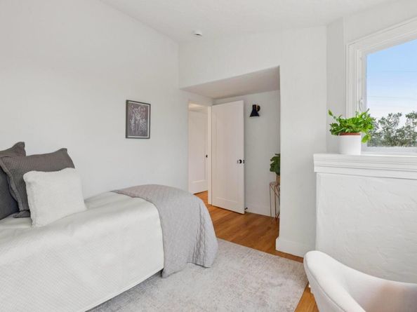 906 Glendome Cir, Oakland CA 94602