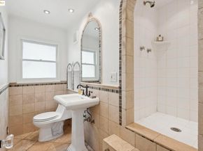 906 Glendome Cir, Oakland CA 94602