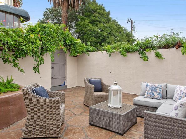 906 Glendome Cir, Oakland CA 94602