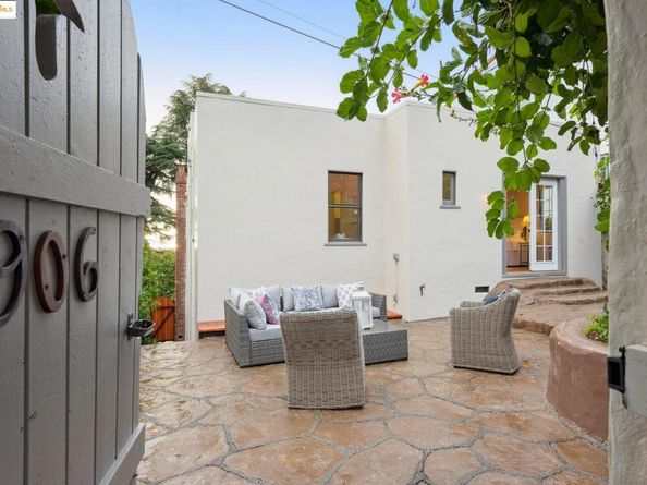 906 Glendome Cir, Oakland CA 94602