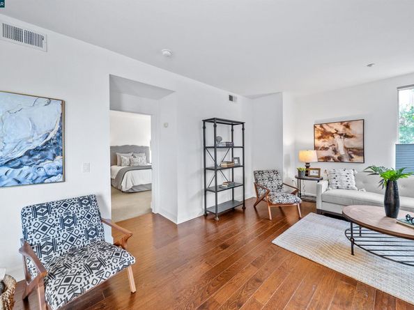 555 Ygnacio Valley Rd 204, Walnut Creek CA 94596