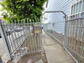 10468 West Court, Oakland CA 94603