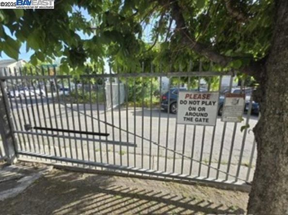 10468 West Court, Oakland CA 94603