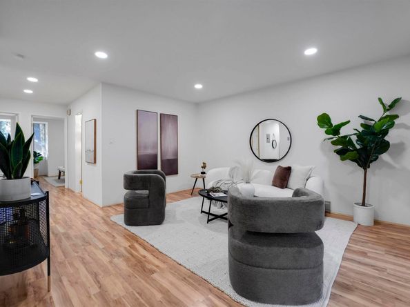 505 Cypress Point Dr 140, Mountain View CA 94043