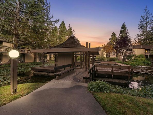 505 Cypress Point Dr 140, Mountain View CA 94043