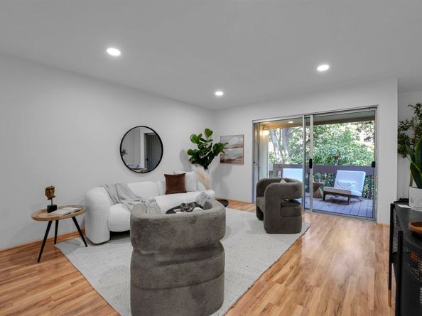 505 Cypress Point Dr 140, Mountain View CA 94043