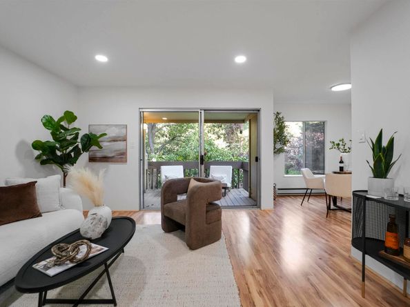 505 Cypress Point Dr 140, Mountain View CA 94043