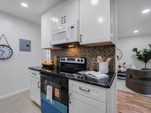 505 Cypress Point Dr 140, Mountain View CA 94043