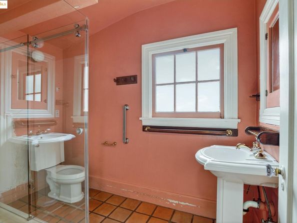 3710 Wisconsin St, Oakland CA 94619