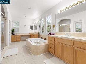 995 Rosehedge Ct, Concord CA 94521