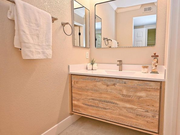 550 Canyon Oaks Dr A, Oakland CA 94605