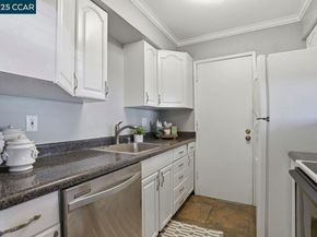 1013 Mohr Ln 2, Concord CA 94518