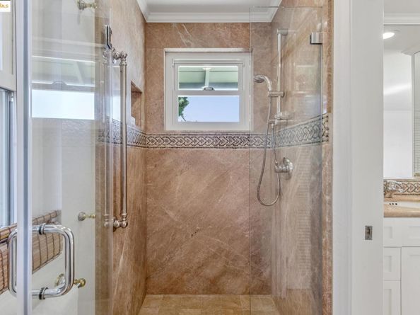 7801 Hansom Dr, Oakland CA 94605