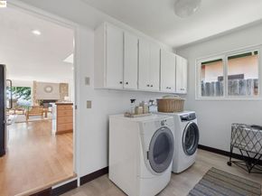 7801 Hansom Dr, Oakland CA 94605
