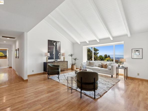 7801 Hansom Dr, Oakland CA 94605