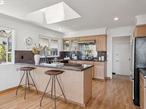 7801 Hansom Dr, Oakland CA 94605