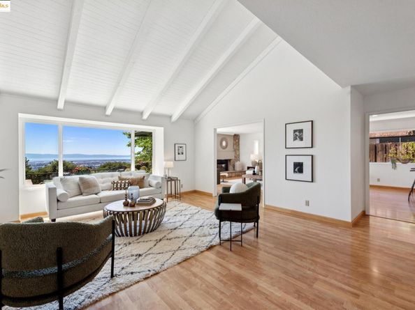 7801 Hansom Dr, Oakland CA 94605