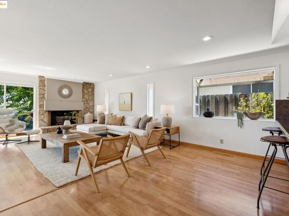 7801 Hansom Dr, Oakland CA 94605