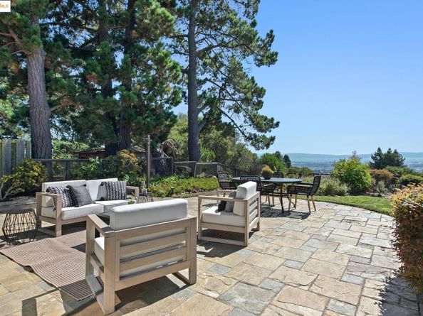 7801 Hansom Dr, Oakland CA 94605