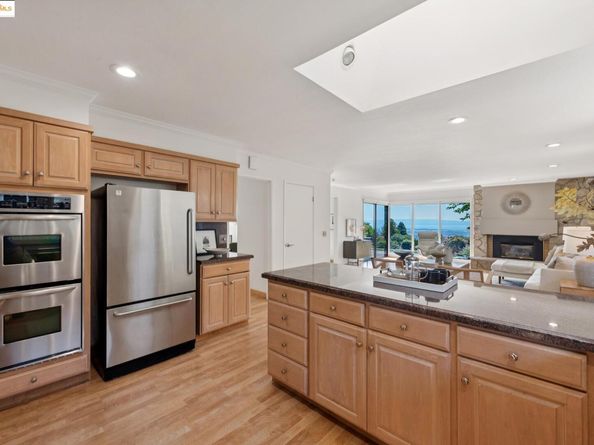 7801 Hansom Dr, Oakland CA 94605