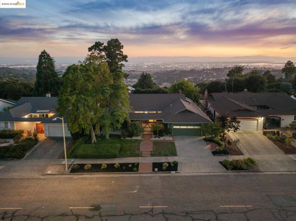 7801 Hansom Dr, Oakland CA 94605