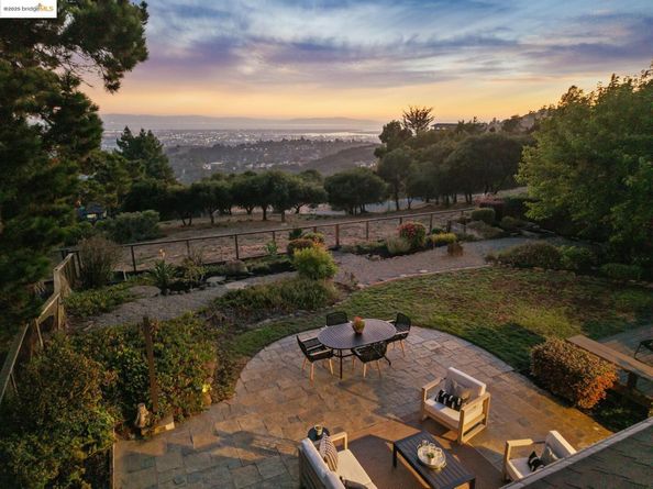 7801 Hansom Dr, Oakland CA 94605