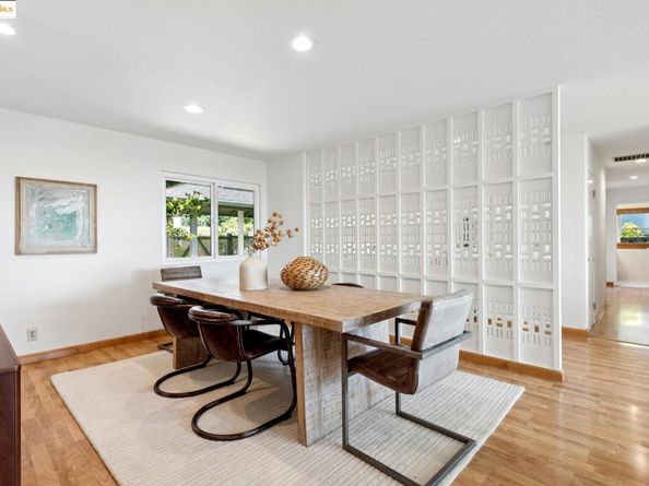 7801 Hansom Dr, Oakland CA 94605