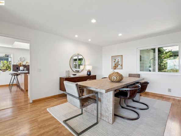 7801 Hansom Dr, Oakland CA 94605