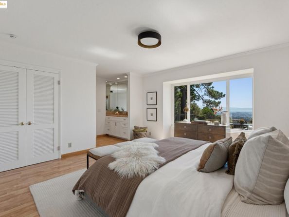 7801 Hansom Dr, Oakland CA 94605