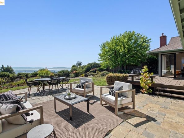 7801 Hansom Dr, Oakland CA 94605