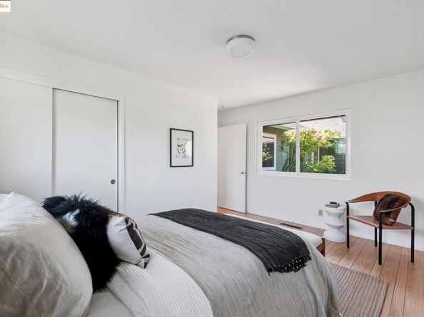 7801 Hansom Dr, Oakland CA 94605
