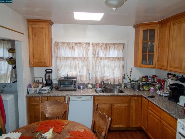 1644 33Rd Ave, Oakland CA 94601