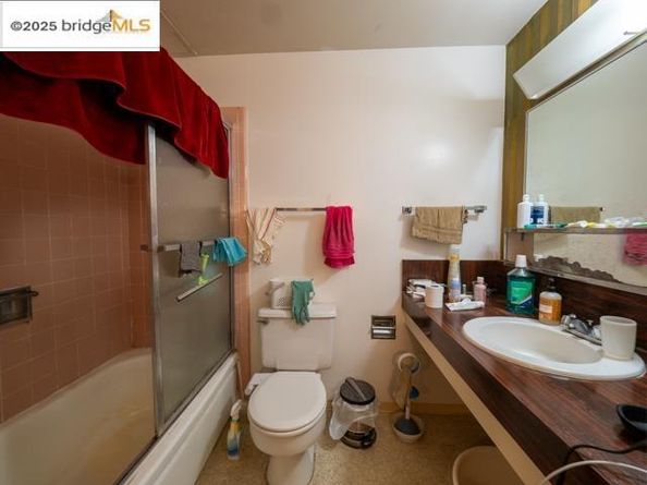 320 Lee St 201, Oakland CA 94610
