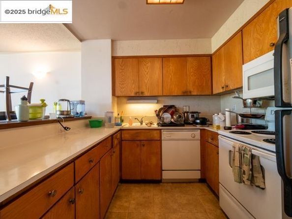 320 Lee St 201, Oakland CA 94610
