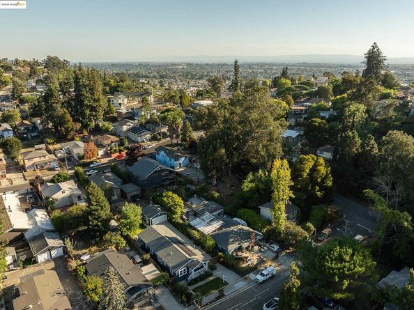 3920 Edgemoor Pl, Oakland CA 94605