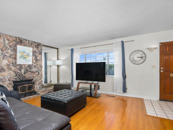 677 Fairway St, Hayward CA 94544