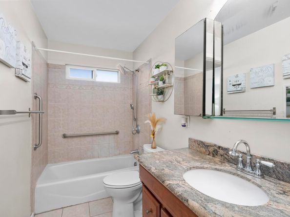 677 Fairway St, Hayward CA 94544